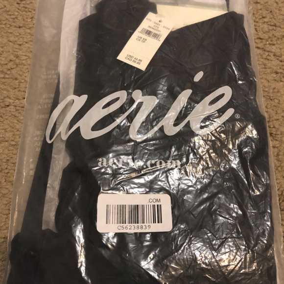 New in package ! Aerie Offline black leggings size Adult XS - Picture 3 of 3
